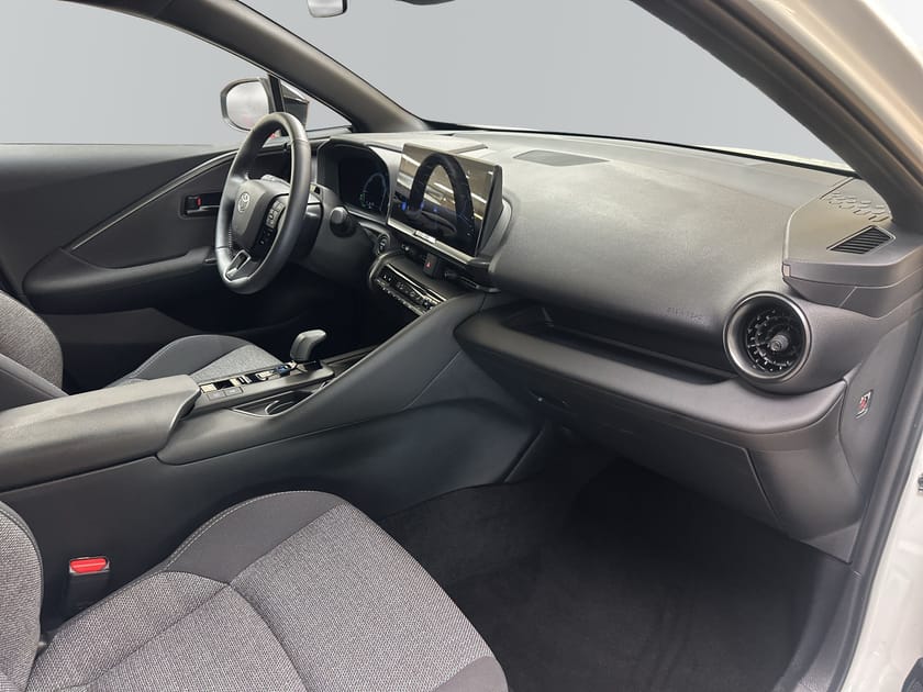 Bild 3 av Toyota C-HR PHEV 2,0 LADDHYBRID FWD STYLE / V-HJUL / MOMS