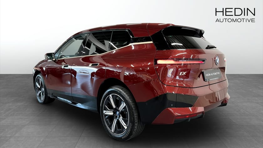 Bild 2 av BMW iX xDrive50 xDrive 50 Sportpaket Luft Drag Laser H/K Elstol m minne