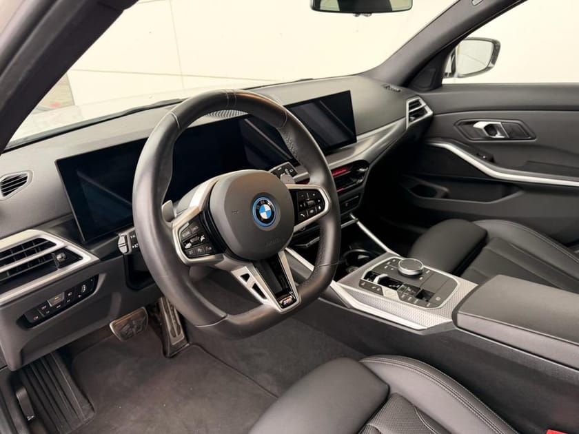 Bild 2 av BMW 330e xDrive Touring