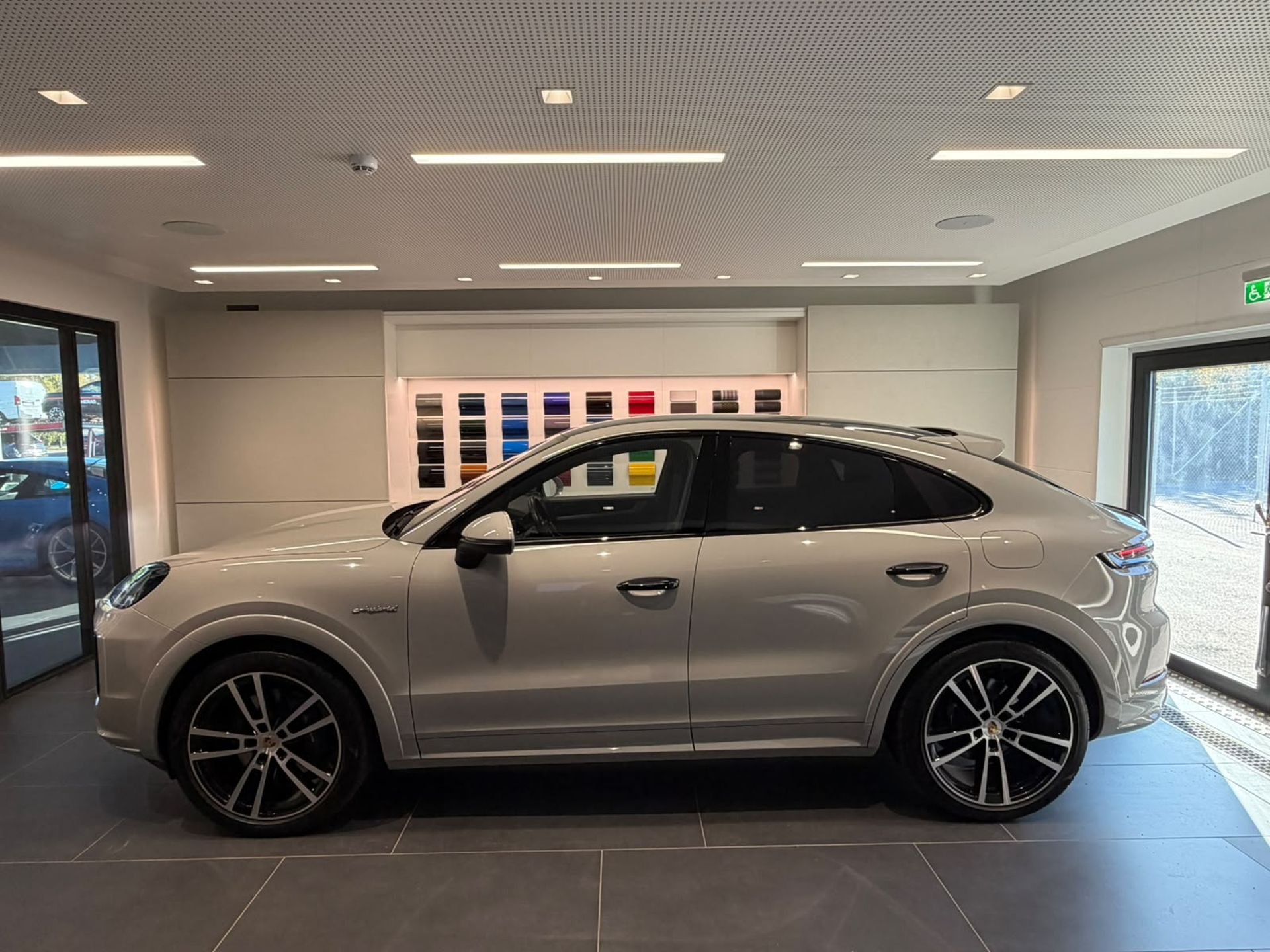 Porsche Cayenne E-Hybrid Coupé 470hp 2024, photo 2/10