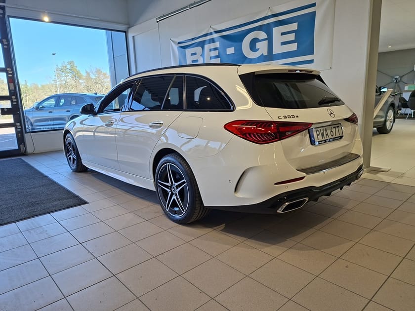 Bild 3 av Mercedes-Benz C 300 T e 313HK AMG-Line Automat Drag Nav Backkamera 360