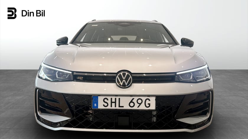 Bild 4 av Volkswagen Passat Variant eHybrid 272 hk DSG R-Line Drag/Panorama/Värmare