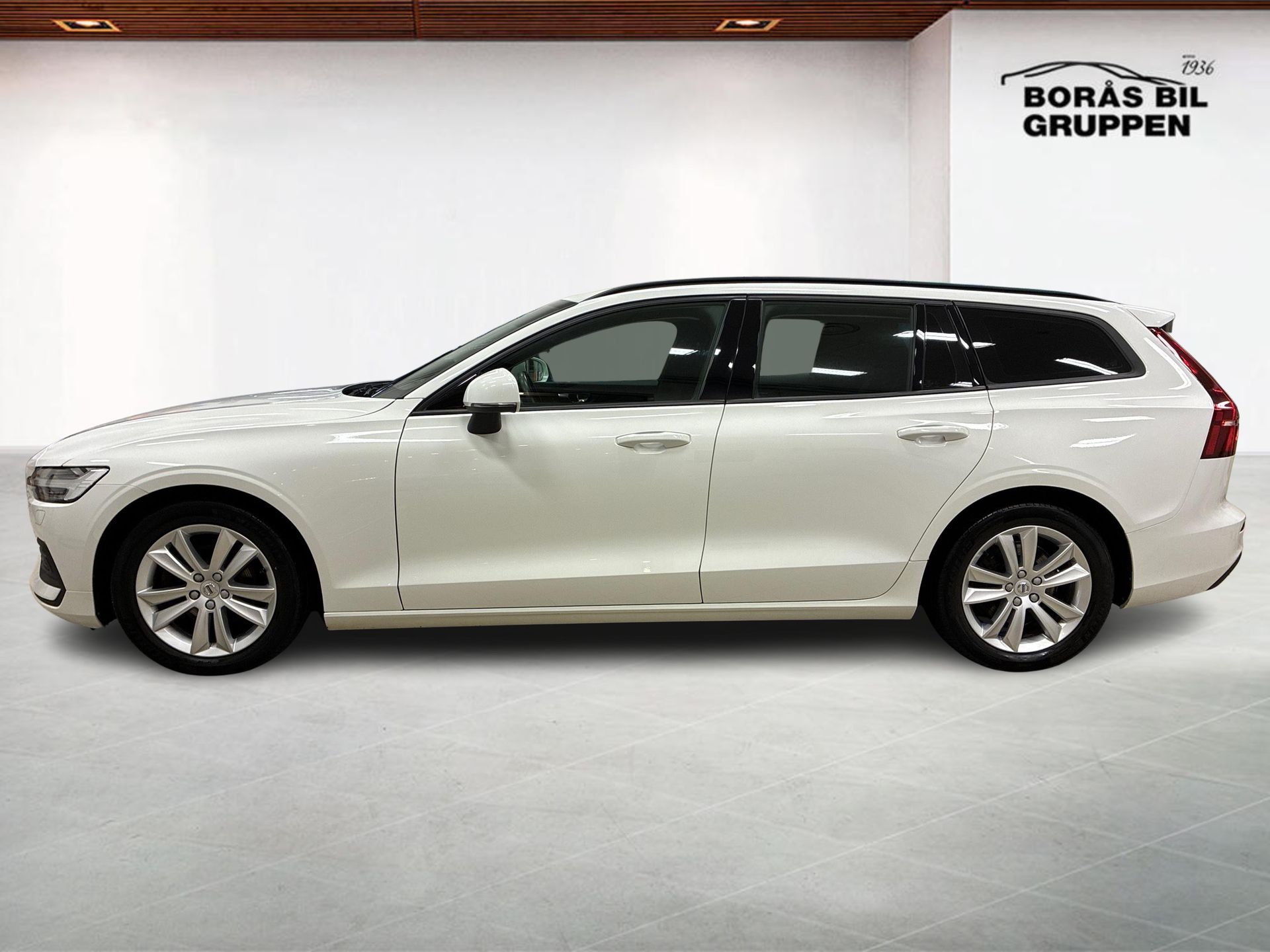 Volvo V60 D3 Momentum Edition 2020, photo 3/10