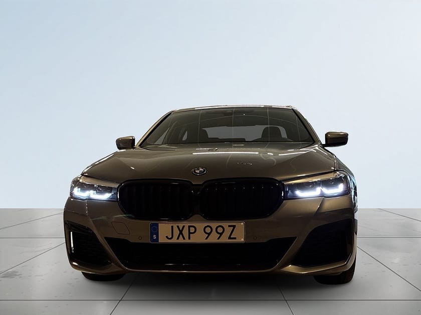 Bild 2 av BMW 530e xDrive Sedan M Sport MOMS Drag Pvärme B-kamera S&V-däck