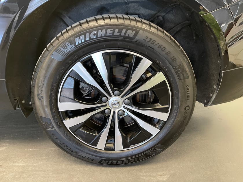 Bild 3 av Volvo XC60 Recharge T6 Core Edition / Keyless / Dragkrok / BLIS / Navigation /
