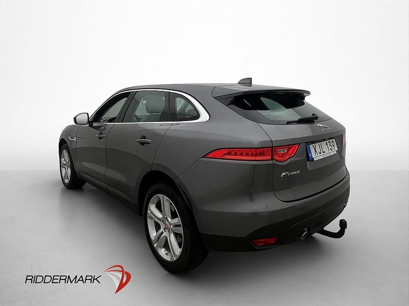 Bild 4 av Jaguar F-Pace 25t AWD 250hk Drag Pano Navi Kamera Läder