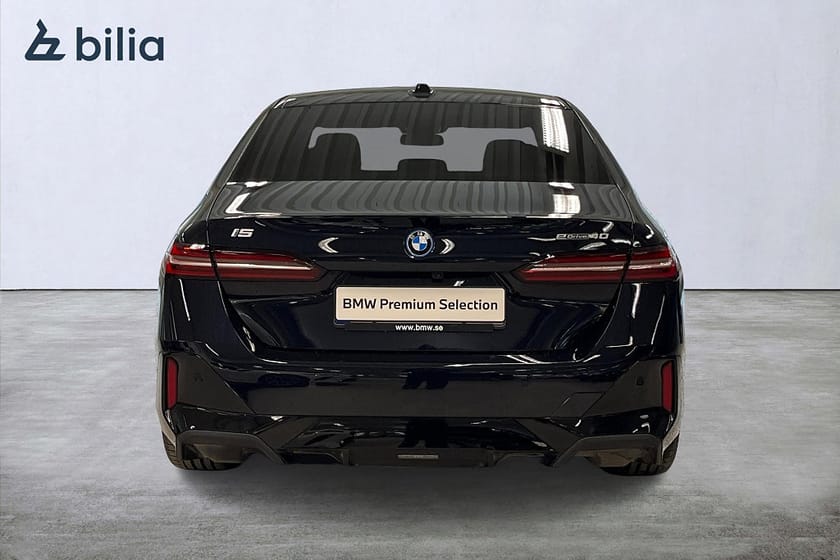 Bild 4 av BMW i5 eDrive40 Sedan eDrive 40 M-Sport | H&K | Aktiv farth. | Drag