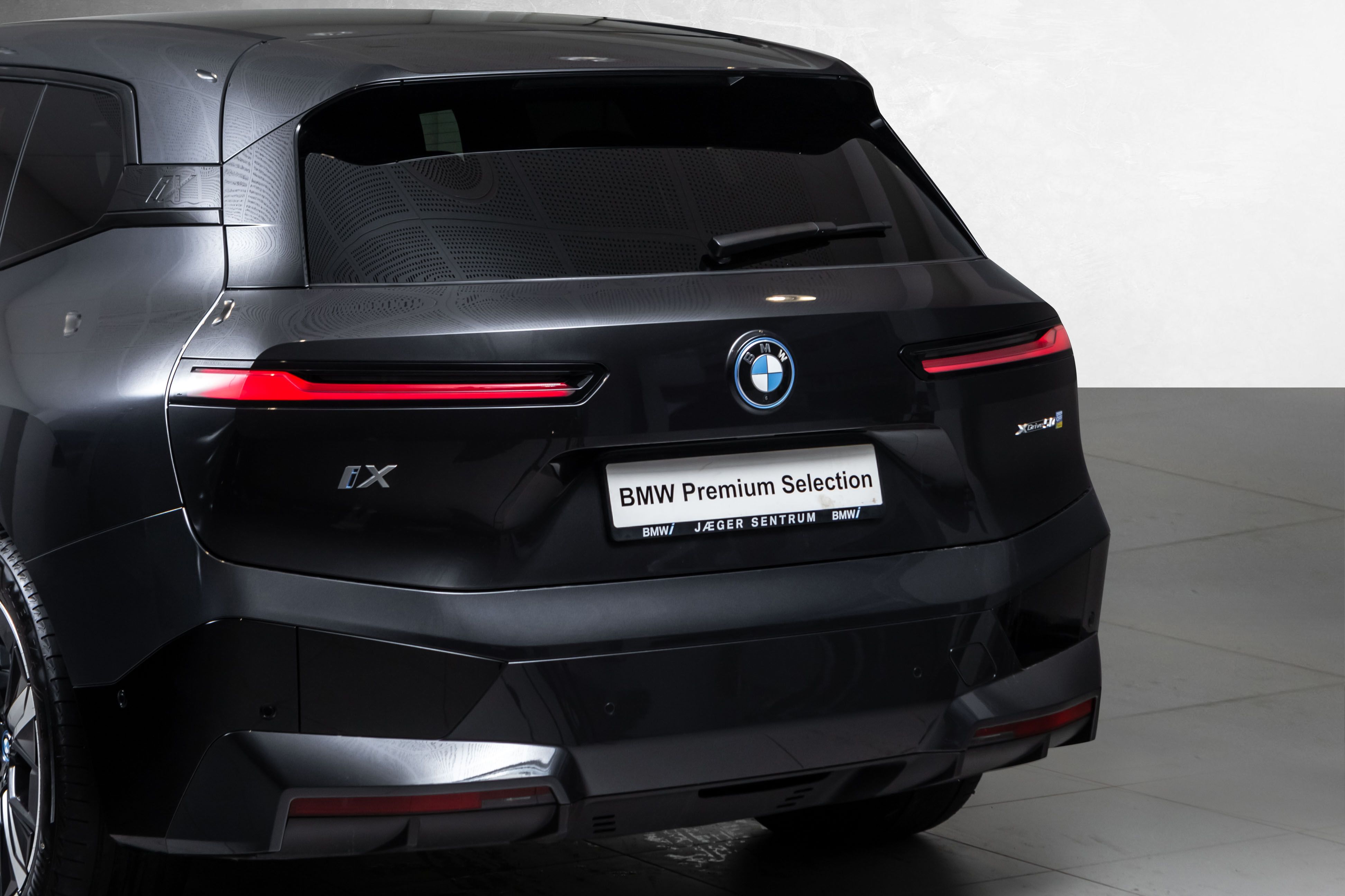BMW iX xDrive50, 524hp, 2024