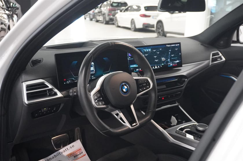 Bild 4 av BMW 330e xDrive Touring M-Sport Pro Business Ed H K Pano DAP El-Stol