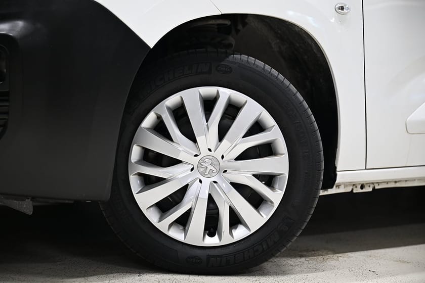 Bild 4 av Peugeot Partner Utökad Last 102HK L2 Pro+|Inredning|Drag|Värmare|Backkamera|Enägare