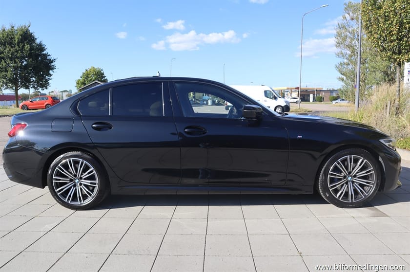 Bild 4 av BMW 330i xDrive Sedan 330 4-door 258hk M-Sport Navi Drag Svensksåld