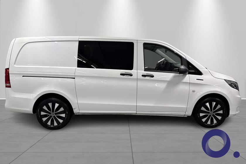 Bilde 4 av Mercedes-Benz eVito 111 3.2t RYGGEKAMERA, SKAP, TAKBØYLER, CRUISECONTROLL
