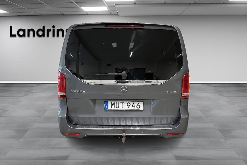 Bild 5 av Mercedes-Benz V 250d 4MATIC 3.2t 250 Extra Lång 7-Sits AMG-Line