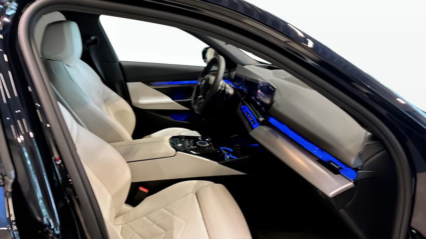 Bild 3 av BMW 530e xDrive Touring M Sport Business Drag Bowers & Wilkins