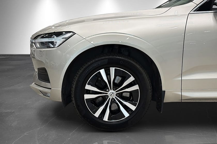 Bild 2 av Volvo XC60 B4 AWD Momentum Advanced Drag B-Kam Värmare 197hk