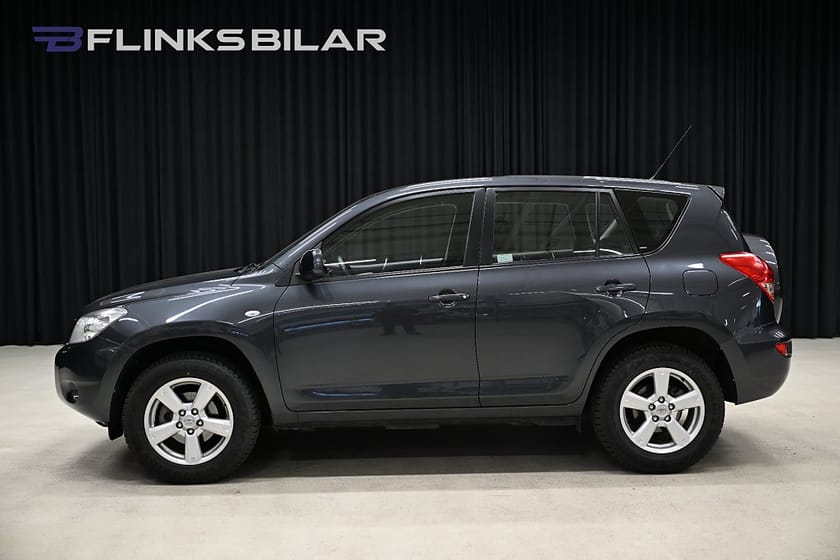 Bild 2 av Toyota RAV4 2.0 4x4 152HK Automat|Drag|GPS|Skinn|Lågmil|Kamkedja