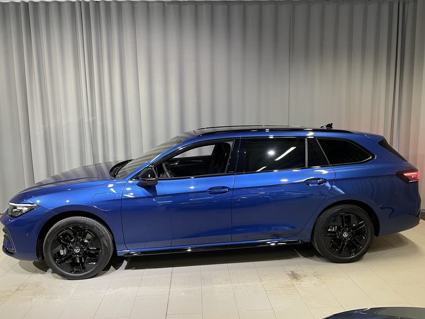 Bild 4 av Volkswagen Passat Variant eHybrid R-LINE 1.5 TSI eHYBRID, Black-style/Drag