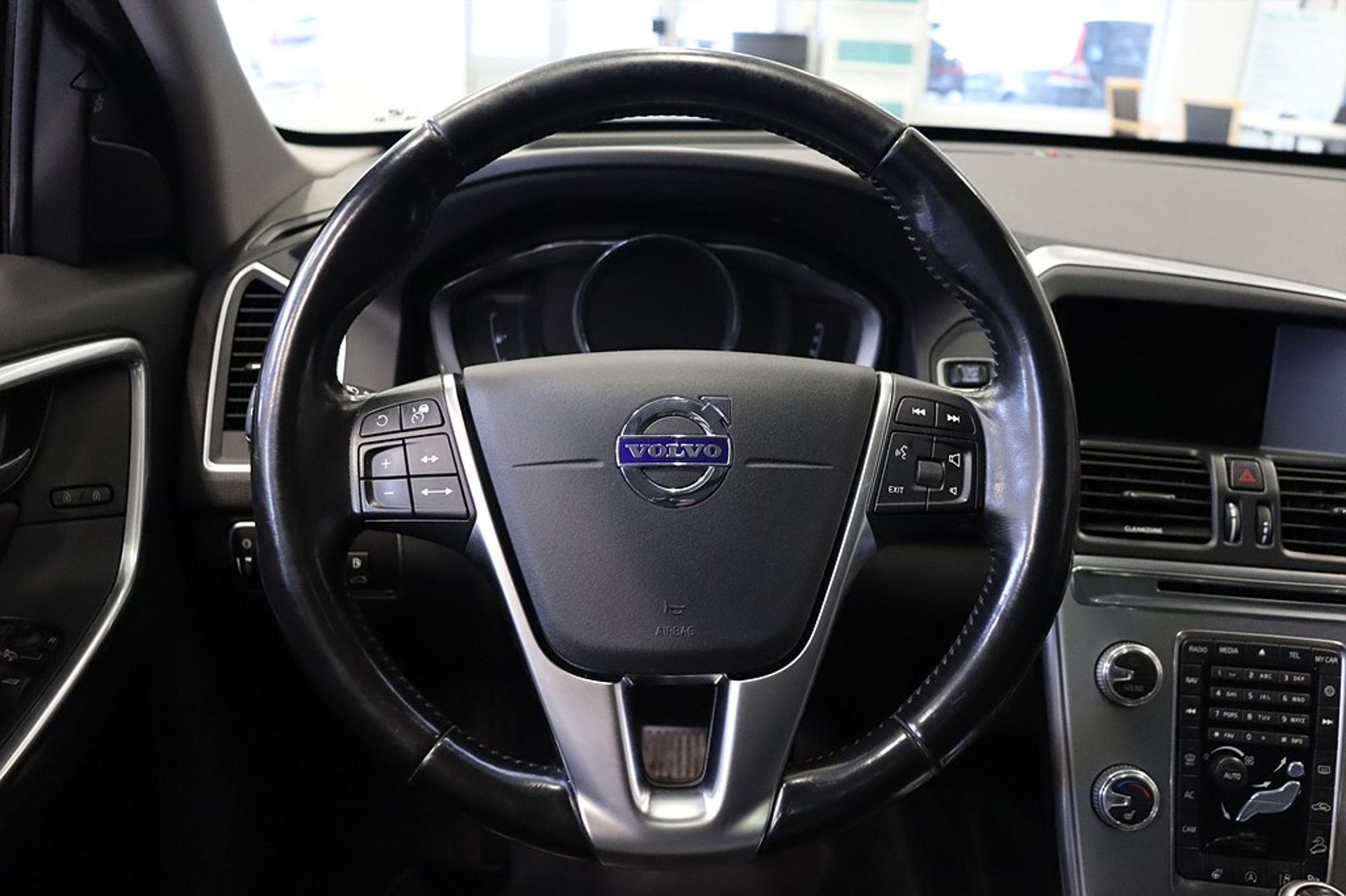 Volvo XC60 2017, kuva 7/10