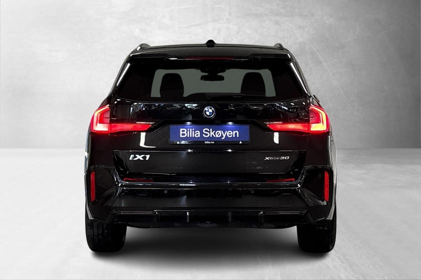 Bilde 3 av BMW iX1 xDrive30 Fully Charged M-Sport, H/K, ComfAcc, ACC, HUD