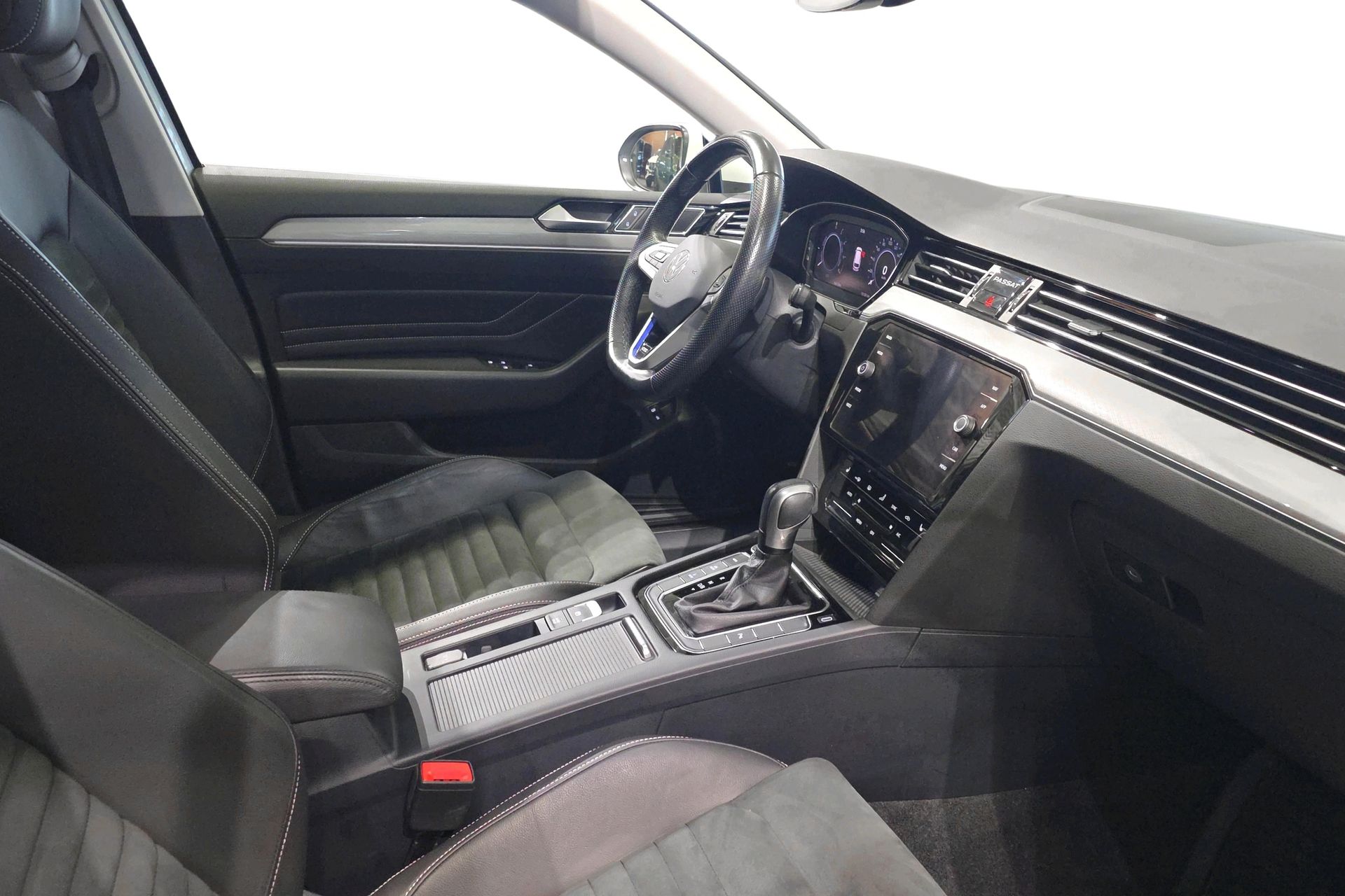 Volkswagen Passat Sportscombi GTE 2021, bild 6/10