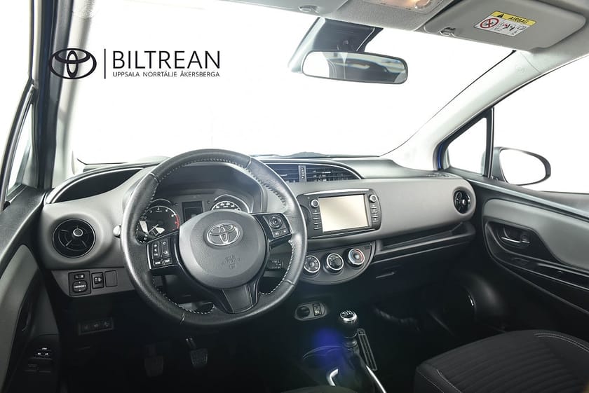 Bild 4 av Toyota Yaris 1,5 Bensin Manuell Ledramp Motorvärmare Nyservad