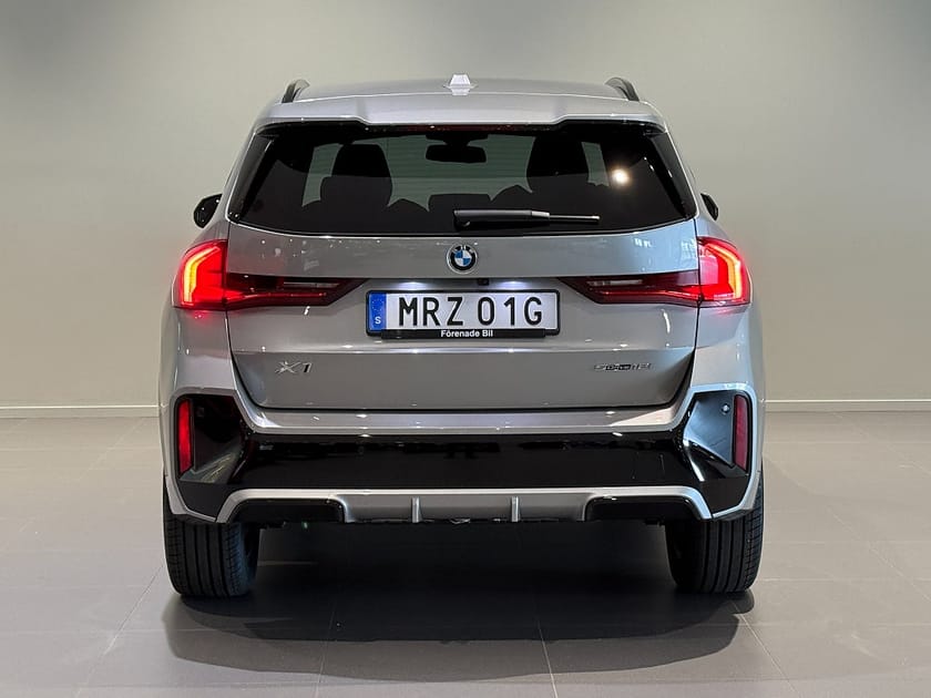 Bild 4 av BMW X1 sDrive18i M Sport Drag Backkamera Rattv Tonade 18"