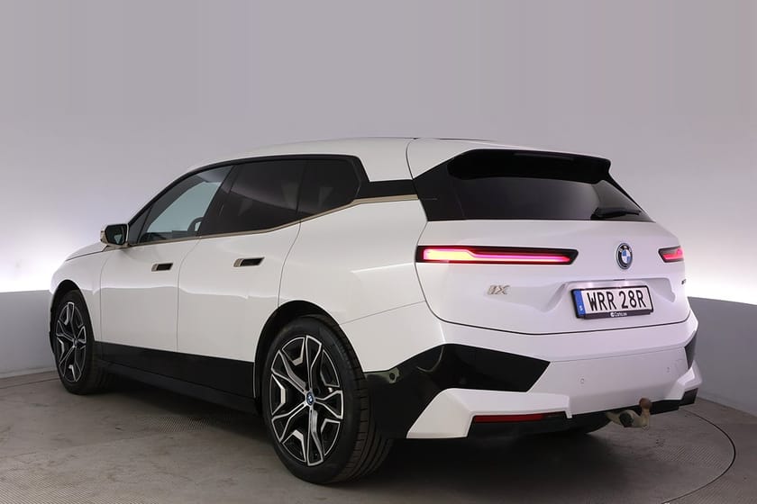 Bild 4 av BMW iX xDrive40 Sport Pano Drag HK DAP HuD 360 Luft Laser