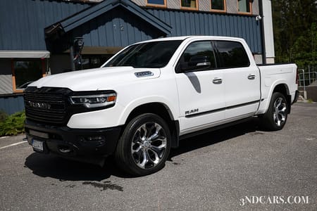 RAM 1500 Crew Cab CC 5.7 V8 HEMI 4x4 LIMITED SLÄDE 22" MULTIGATE RAMBOX