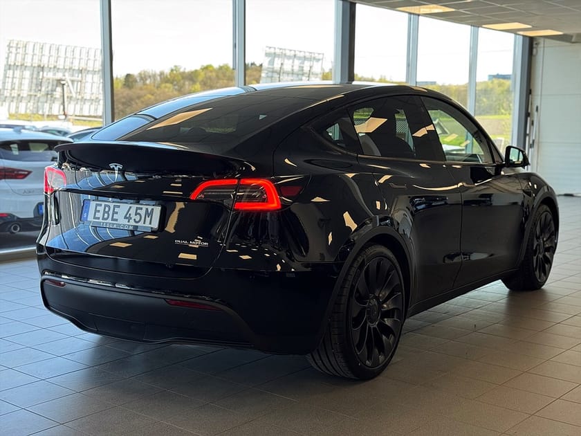 Bild 2 av Tesla Model Y Performance AWD Dual Motor 534hk 5525/mån