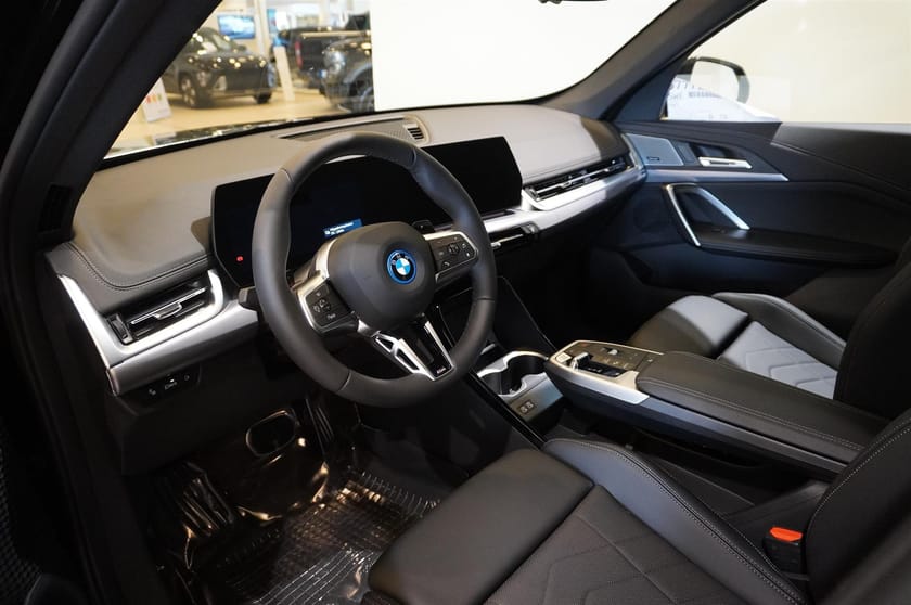 Bild 2 av BMW X1 xDrive25e Fully Charged Drag M Sport Pro H K DA