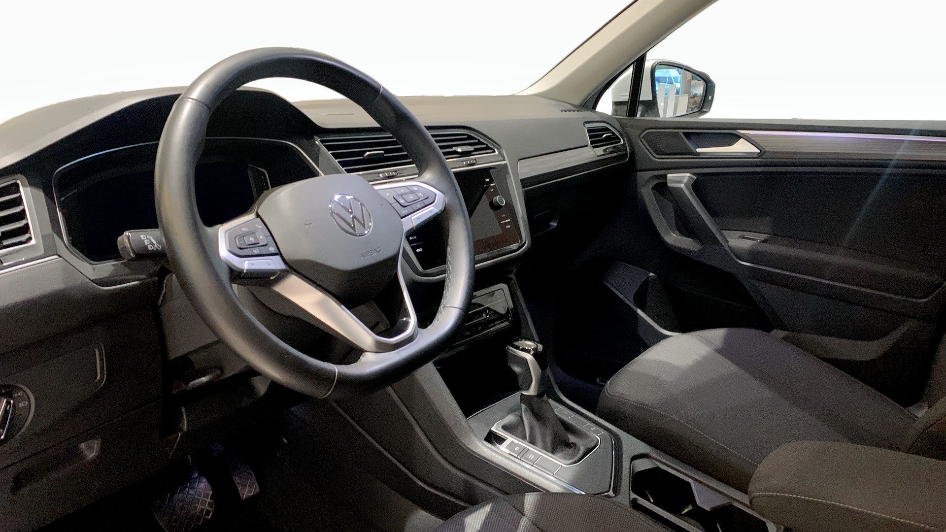 Volkswagen Tiguan 2023, bild 7/10