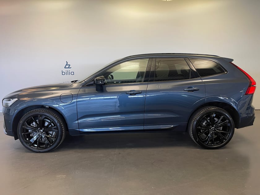 Bild 2 av Volvo XC60 T6 Plus Black Nordic Edition/ Navigation/ Panorama/ Harman Kardon/ 10.000kr Tillbehör/