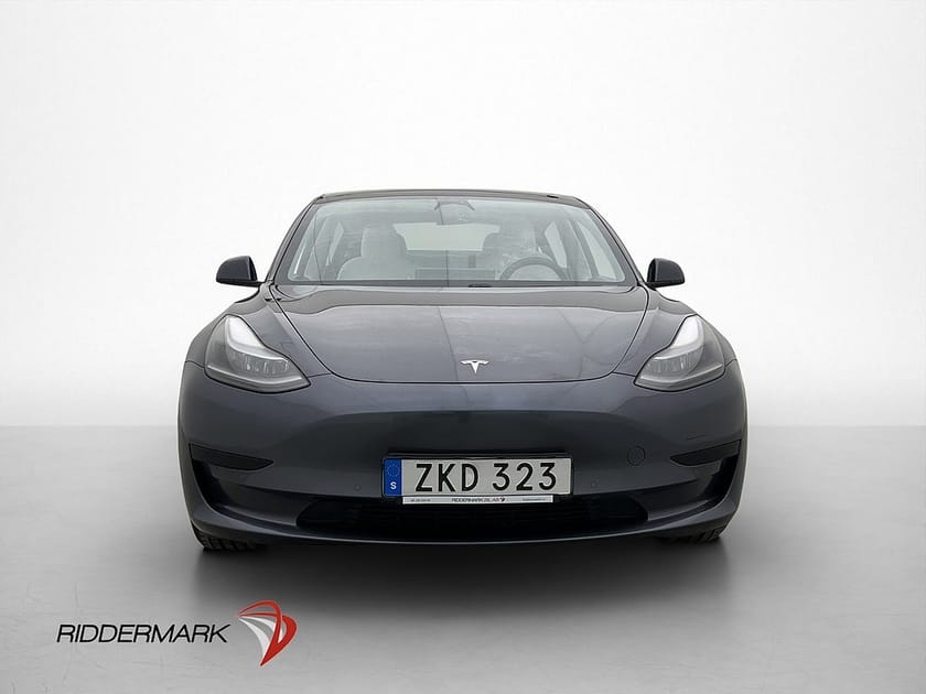 Bild 3 av Tesla Model 3 Standard Range Plus AP Pano Skinn Sv-Såld