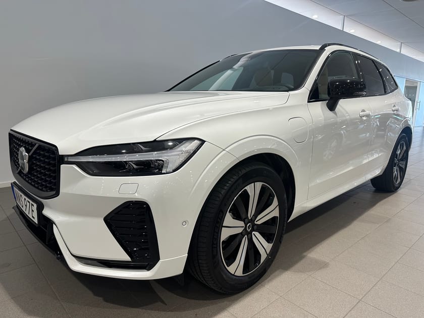 Bild 1 av Volvo XC60 T6 Plus Dark Nordic Edition/ Panoramatak/ 360 Kamera/ Dragkrok