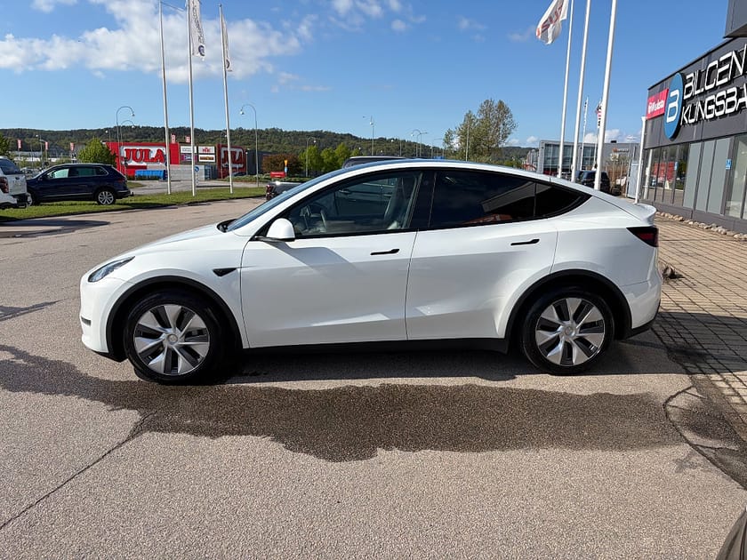 Bild 3 av Tesla Model Y Long Range AWD 514hk,Dragkrok,MOMS, Panorama