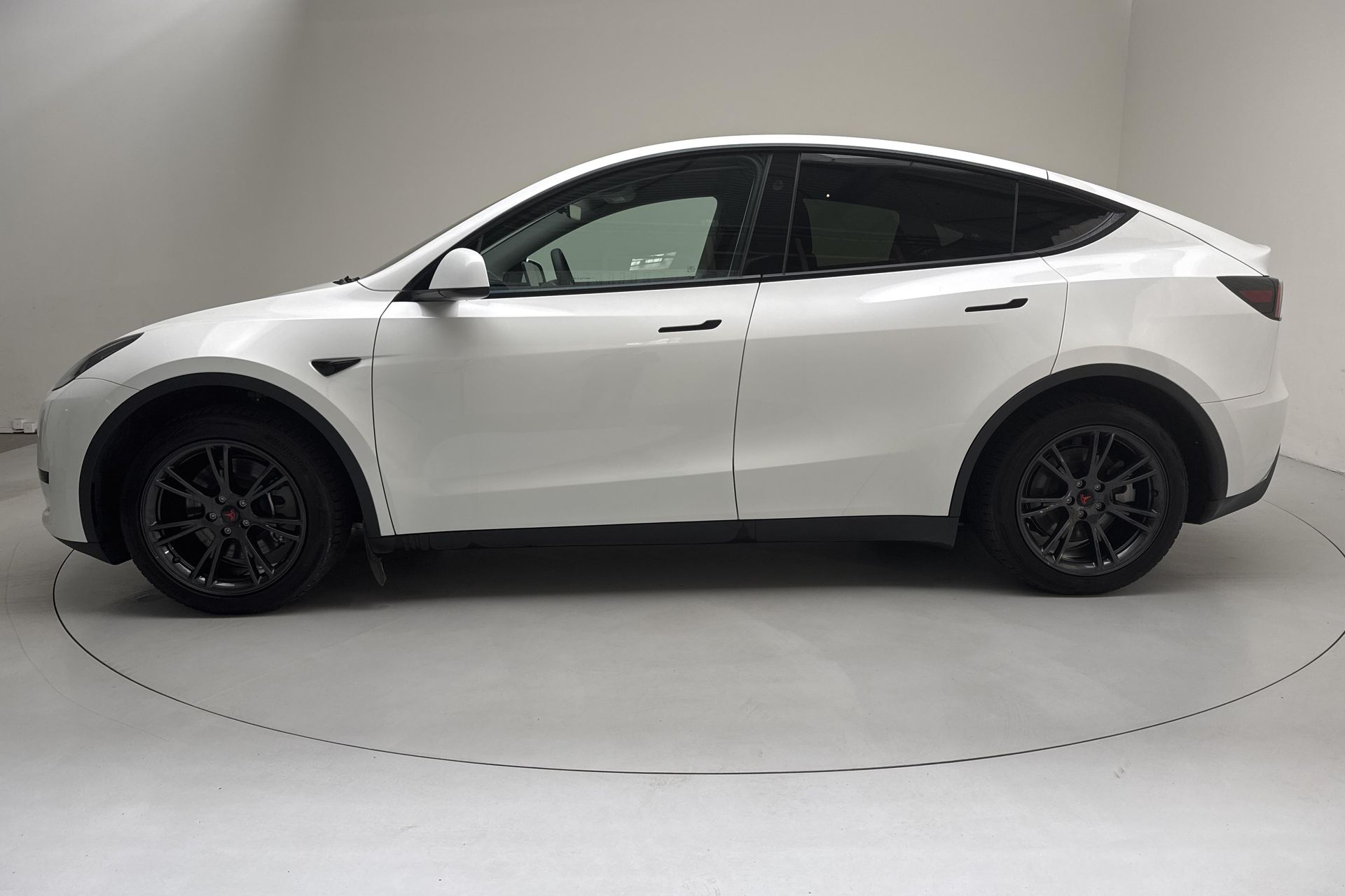 Tesla Model Y Long Range RWD 2025, bild 2/10
