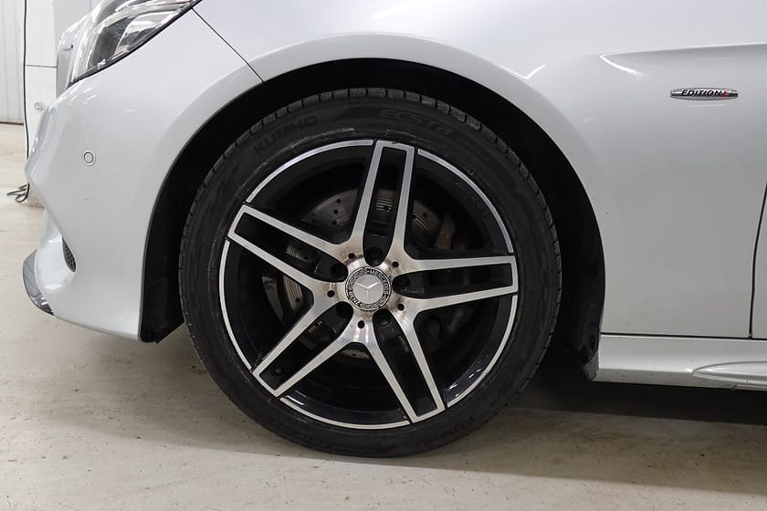 Bild 4 av Mercedes-Benz E 220 T BlueTEC 4MATIC 4M 7G Massage Drag 360° D-Värme Navi