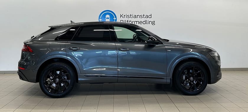 Bild 4 av Audi Q8 55 TFSI quattro Aut. S-Line Selection, Svart Optikpkt.