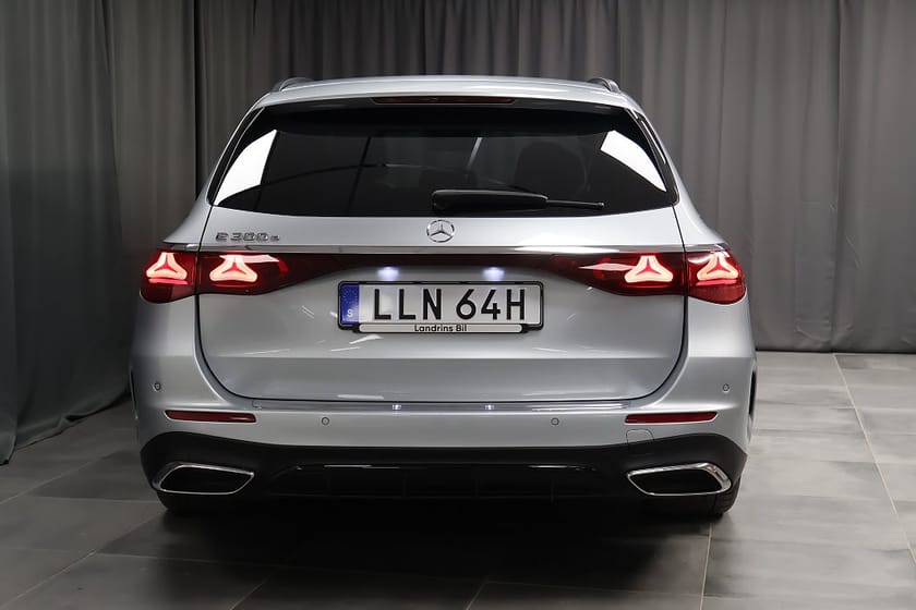 Bild 4 av Mercedes-Benz E 300 T e AMG Line Advanced 360 Night Drag Keyless Moms
