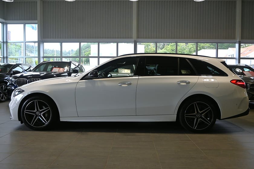 Bild 2 av Mercedes-Benz C 300 T de 4MATIC C300 AMG Premium Night Burmester Drag