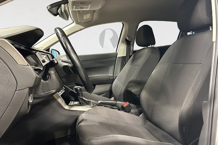 Bild 4 av Volkswagen Polo 1.0 TSI 95 HK DSG M&K 10800MIL PDC BLUETTOTH