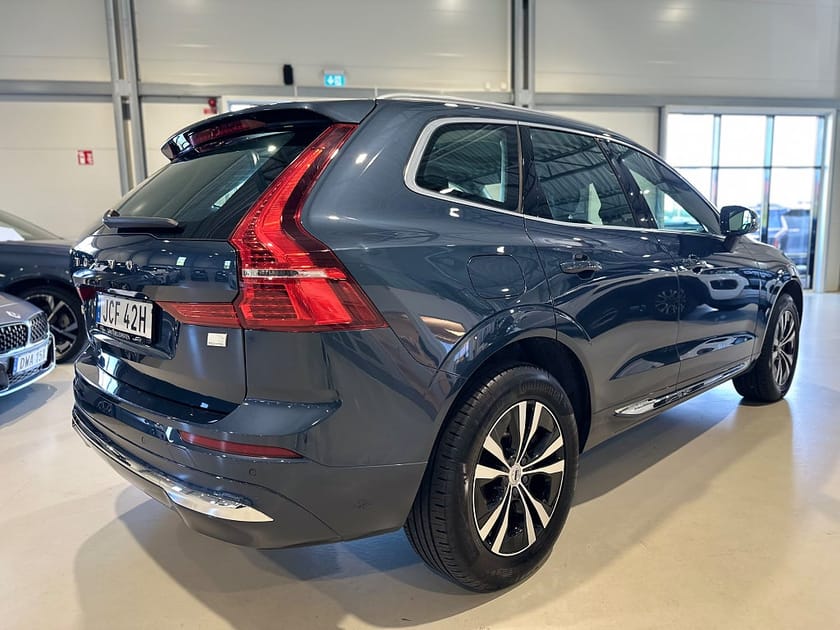 Bild 4 av Volvo XC60 Recharge T6 AWD Core Edition / Pano / H/K / Drag