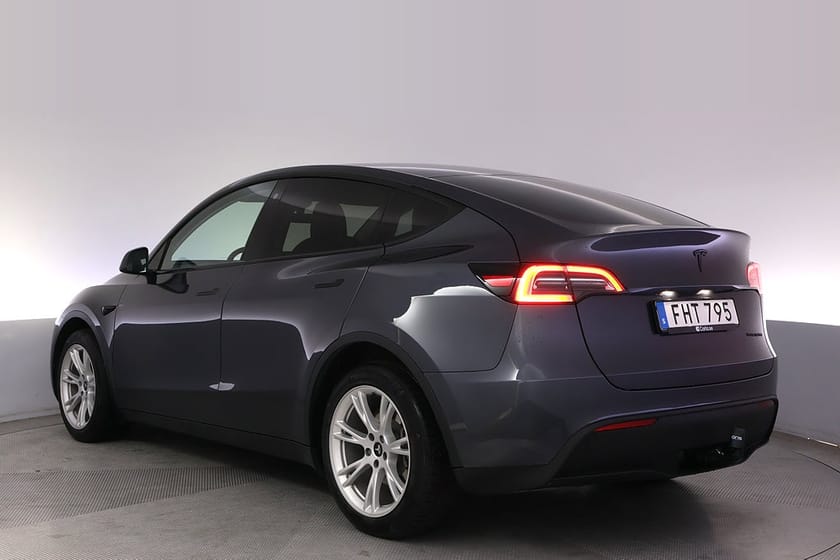 Bild 4 av Tesla Model Y Long Range AWD Autopilot Pano Drag