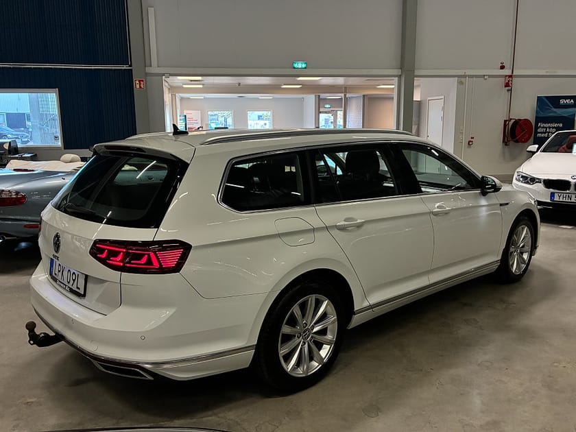 Bild 4 av Volkswagen Passat Sportscombi GTE | Executive | Cockpit | Drag | V-hjul
