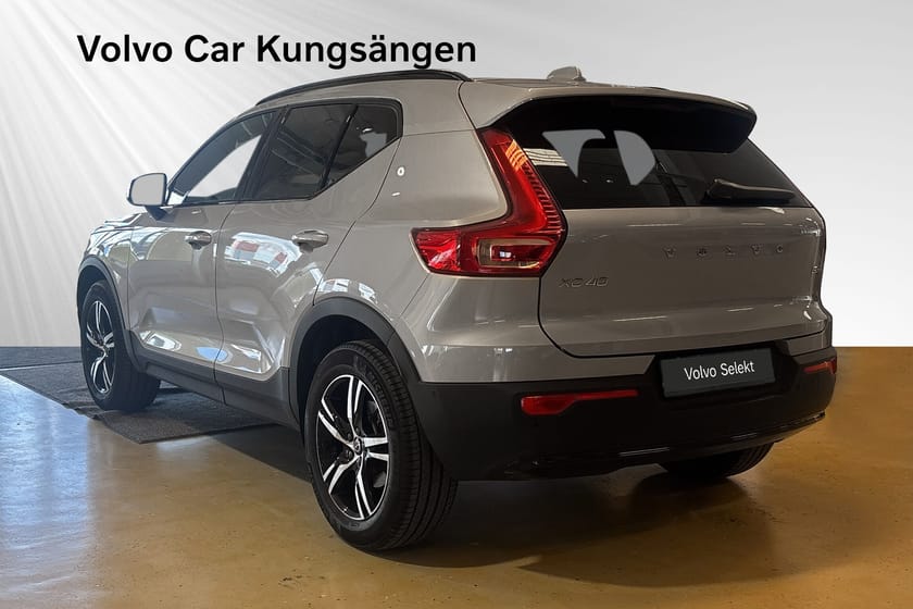 Bild 4 av Volvo XC40 B3 FWD Bensin Plus Dark 360-kamera Förarstödpaket Selekt