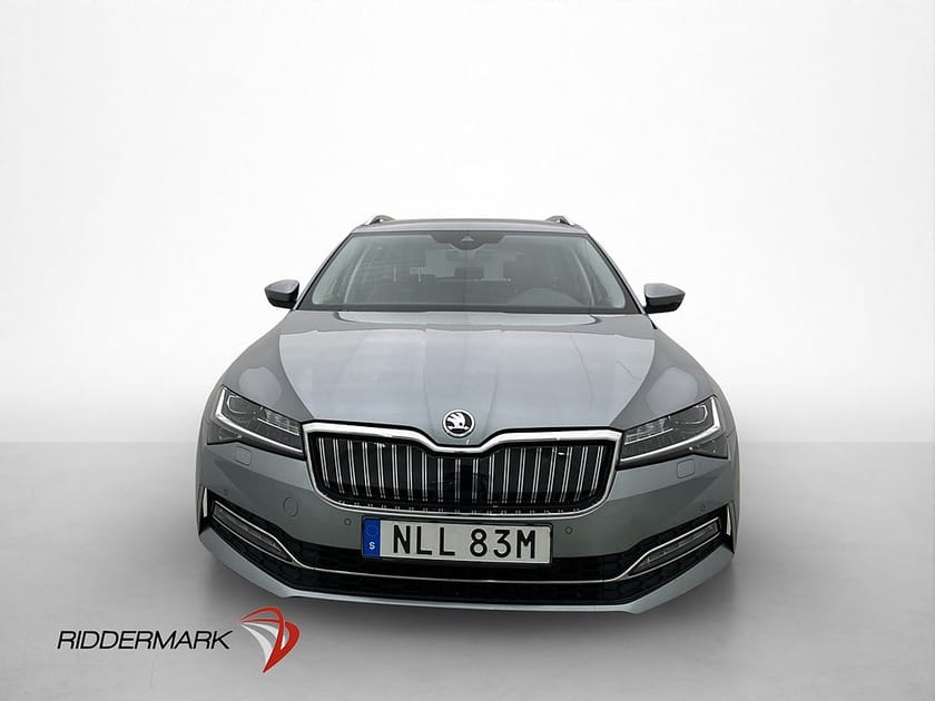 Bild 2 av Škoda Superb iV Kombi Skoda Business Edt Värmare Drag Kamera CarPlay