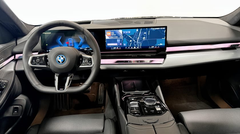 Bild 4 av BMW 550e xDrive Touring M SportPro Pano DAP HUD H/K 360 Drag