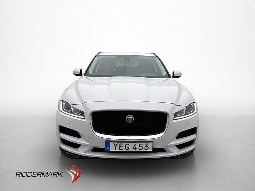 Bild 2 av Jaguar F-Pace 20d AWD Cockpit Meridian Skinn B-Kam Rattvärme