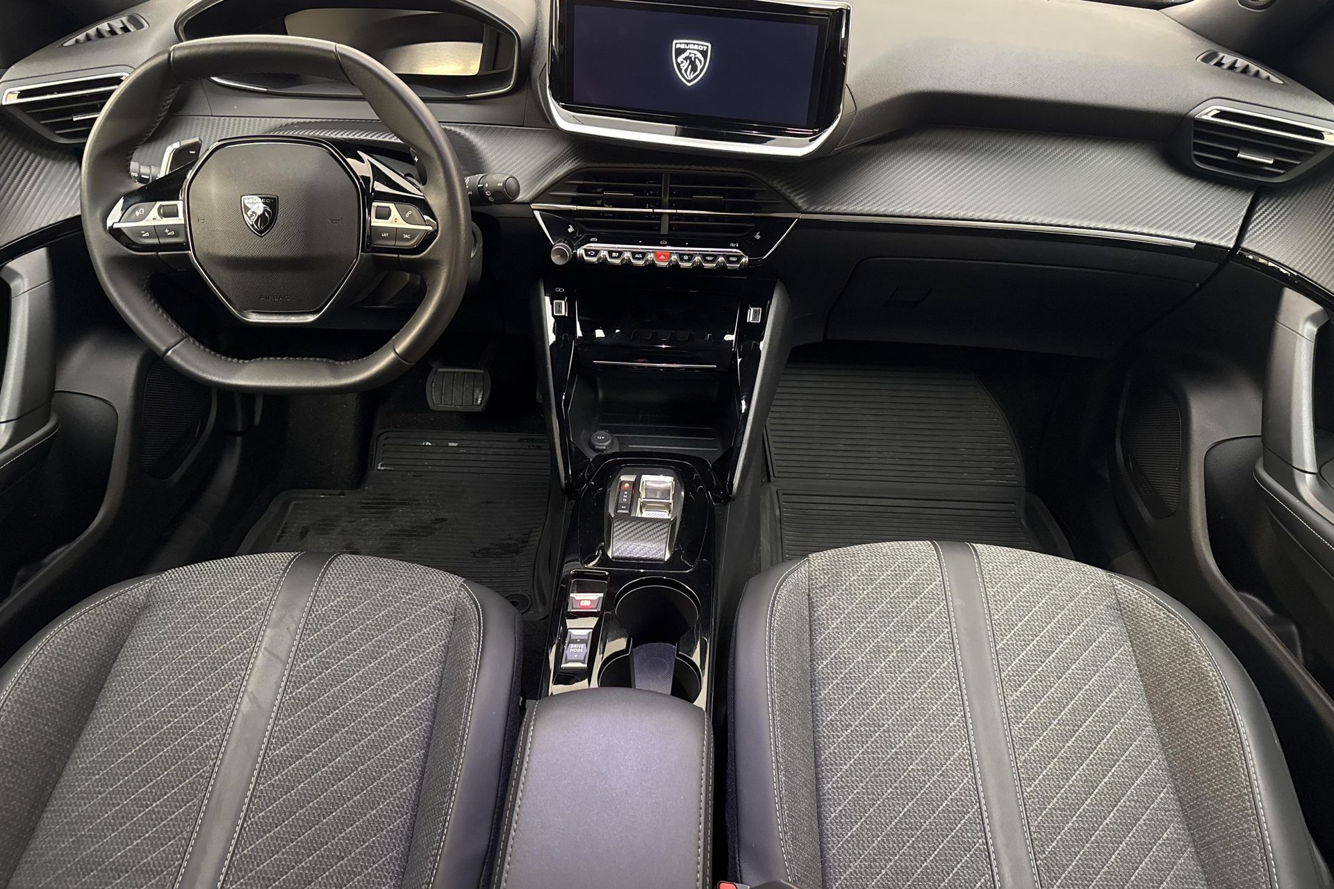 Peugeot 2008 Hybrid 145 2025, bild 7/10
