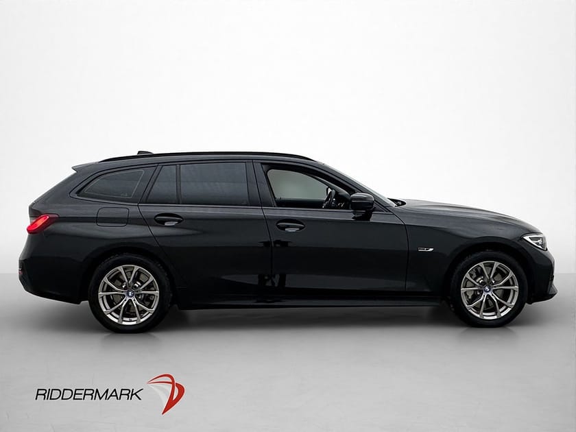 Bild 4 av BMW 330e xDrive Touring Sport line Navi CarPlay Sensorer